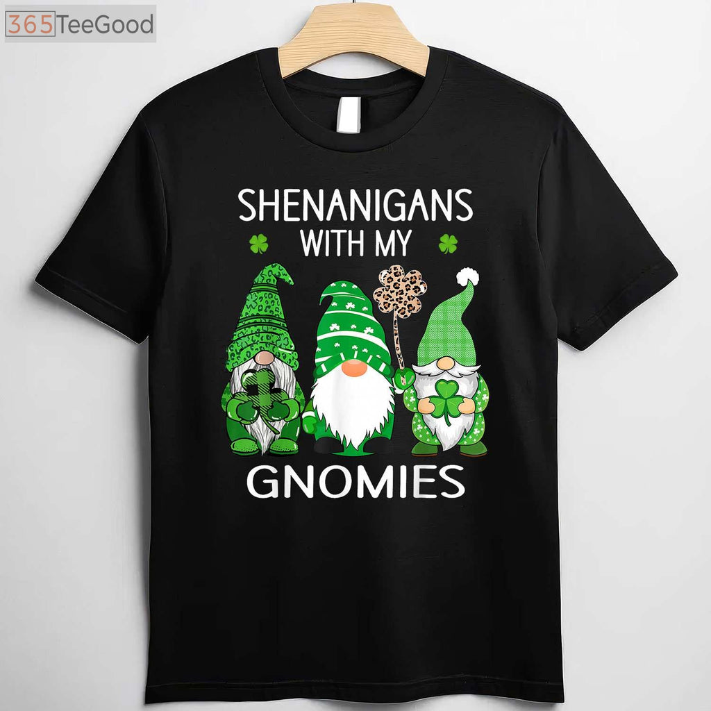 St Patrick’s Day Lucky Shamrock Leopard Gnome T-Shirt for Irish Women