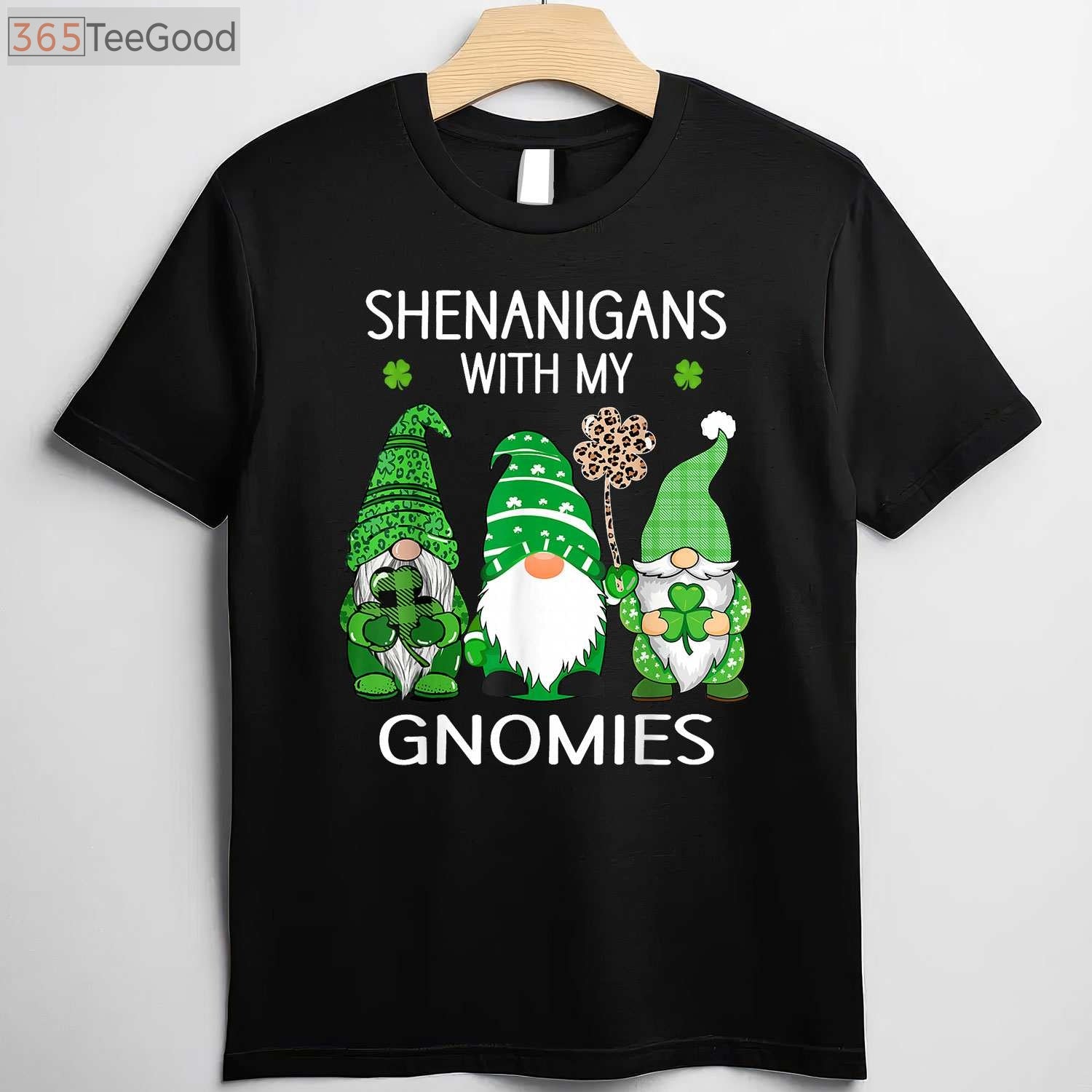 St Patrick’s Day Lucky Shamrock Leopard Gnome T-Shirt for Irish Women