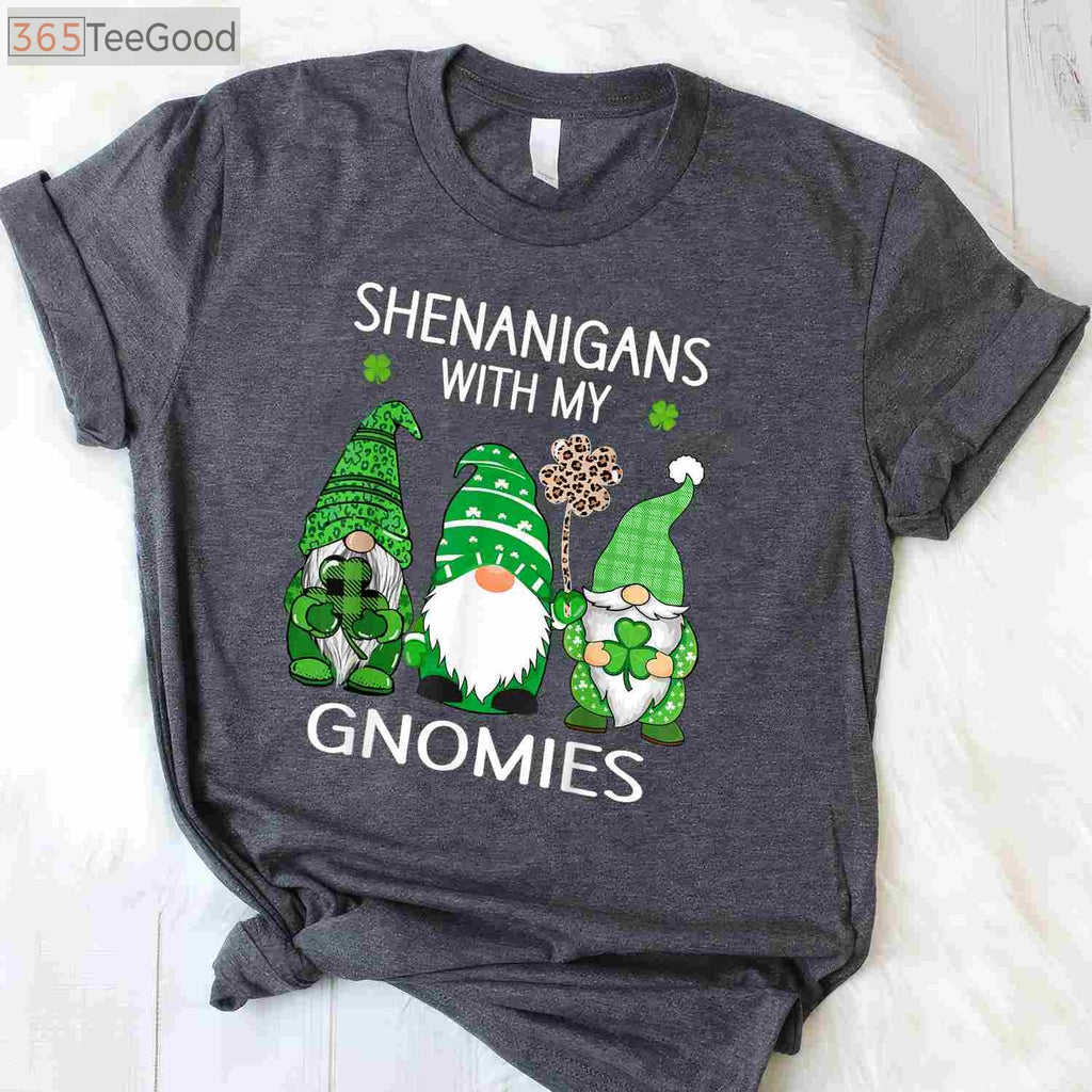 St Patrick’s Day Lucky Shamrock Leopard Gnome T-Shirt for Irish Women