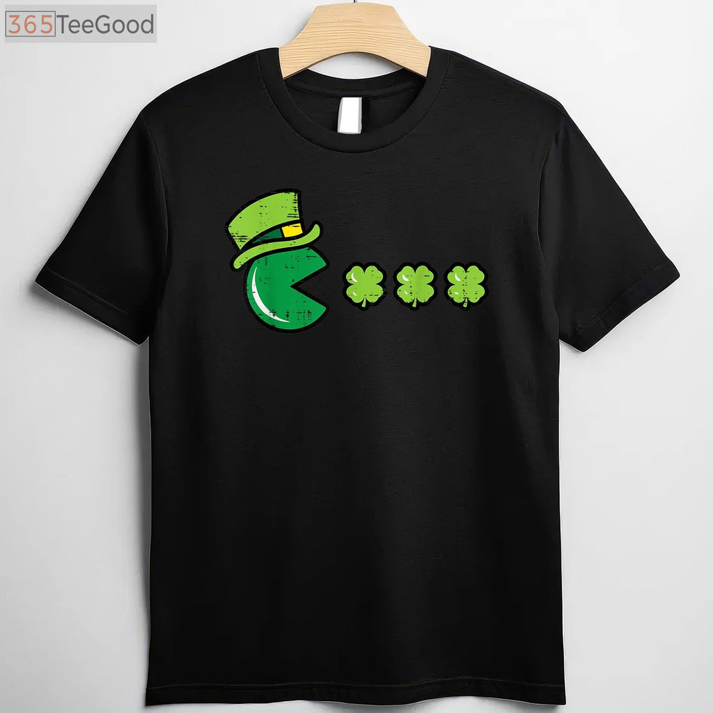 St Patrick’s Day Eating Shamrock Retro Gamer T-Shirt for Men Boys Kids