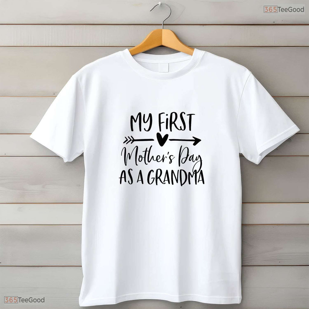 First Mothers Day Grandma New Grandma Gift T-Shirt For Mothers Day Present