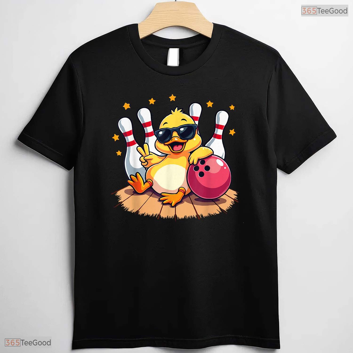 Cute Duck Playing Bowling Cool Mom Sunglasses Mothers Day T-Shirt Gift Idea