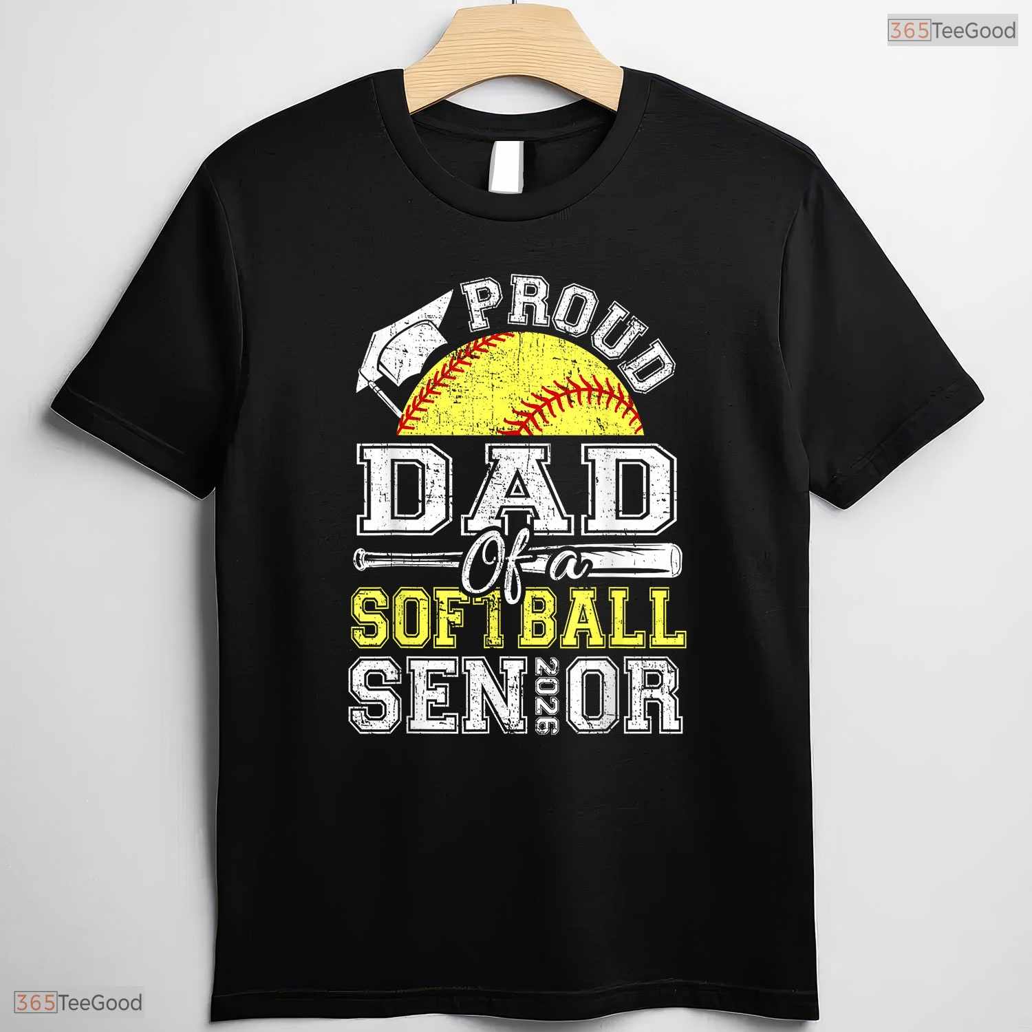 Awesome Proud Dad Of A 2026 Senior Softball Graduate Athlete Sports T-Shirt