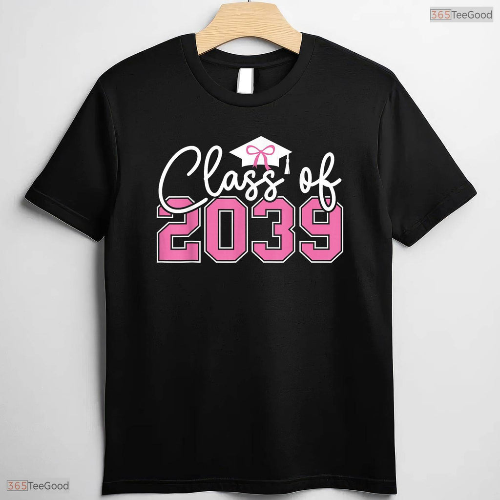 Trendy Class Of 2039 Grow With Me Graduation Pink Bow Girls Photo T-Shirt