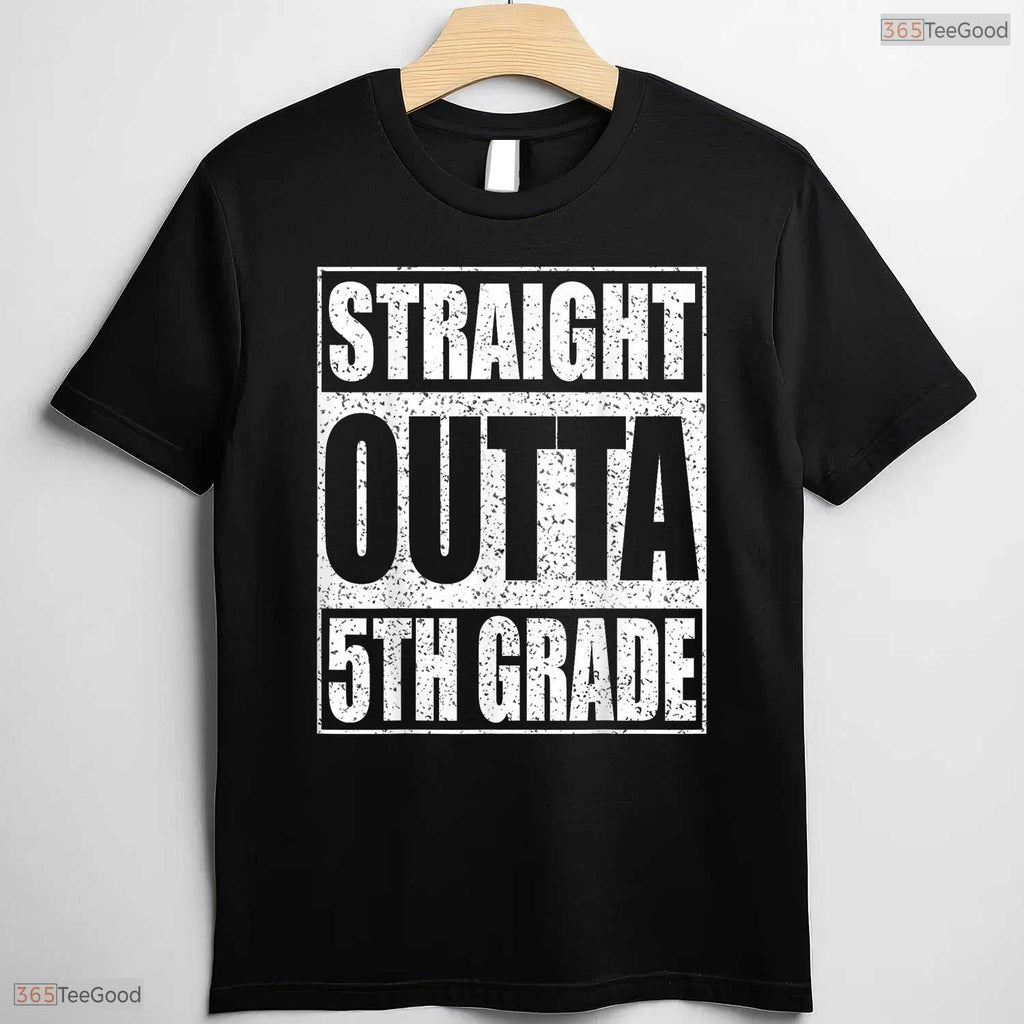 Straight Outta 5th Grade Boys Girls Elementary School Graduation T-Shirt