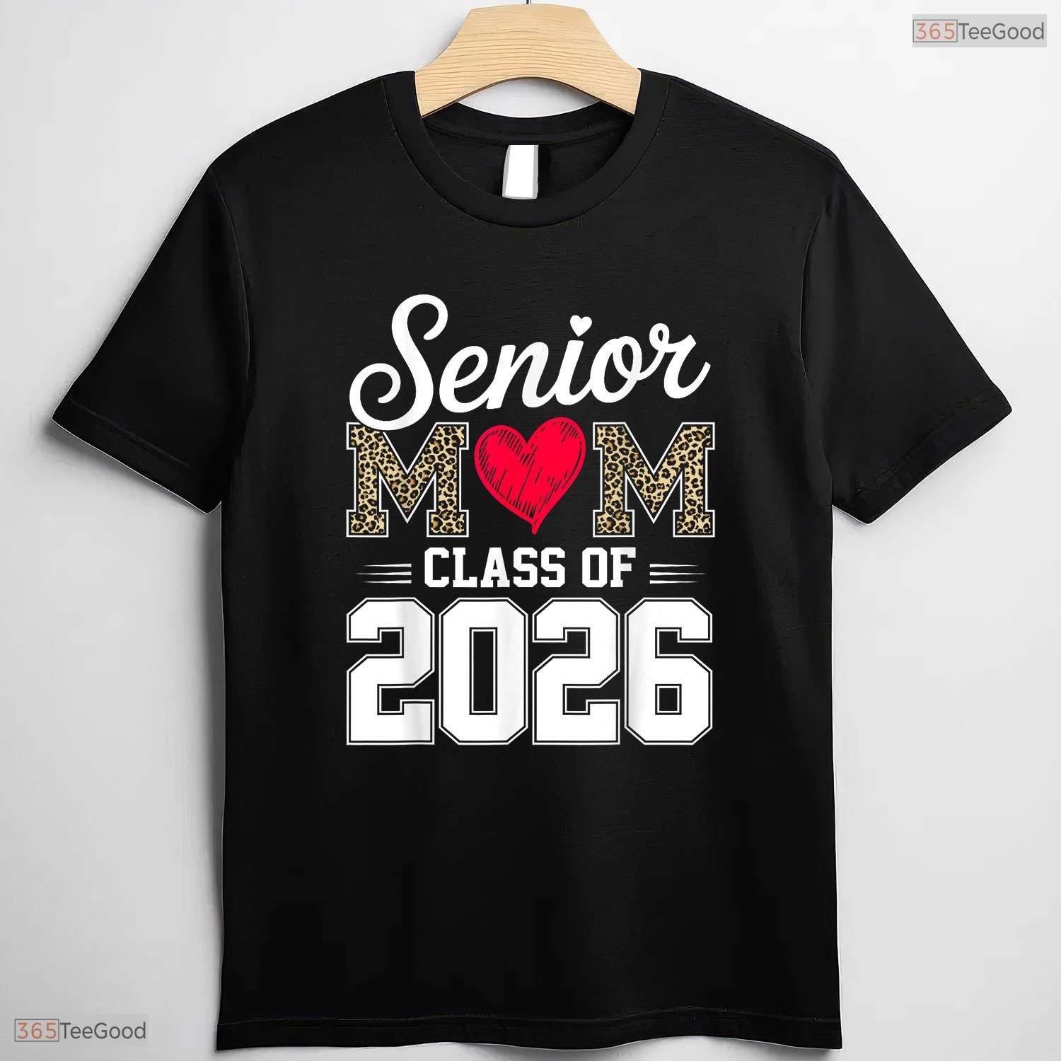 Proud Senior Mom Class Of 2026 Graduate High School Ceremony Party T-Shirt