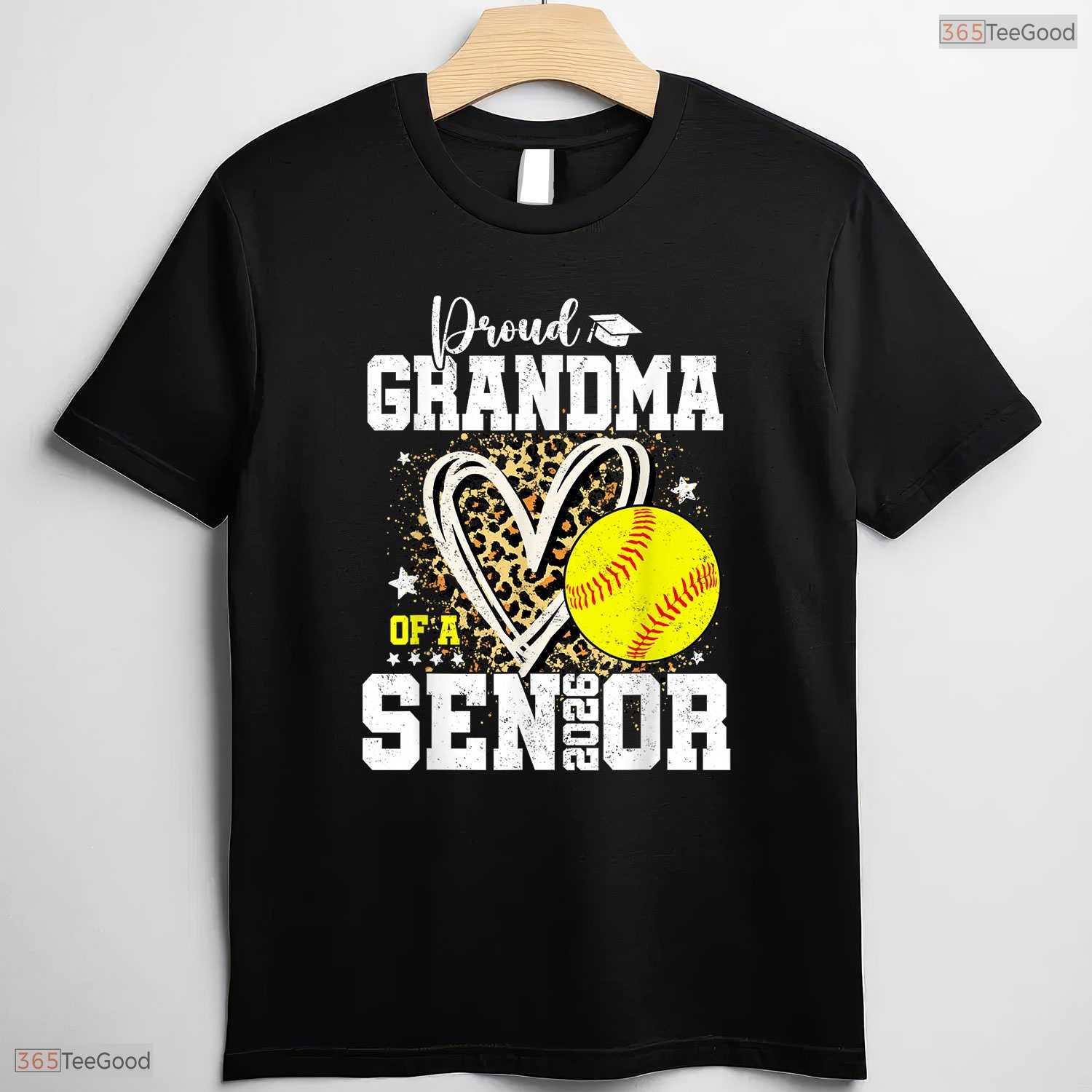 Proud Grandma Of A 2026 Senior Softball Player Graduate Sports Family T-Shirt