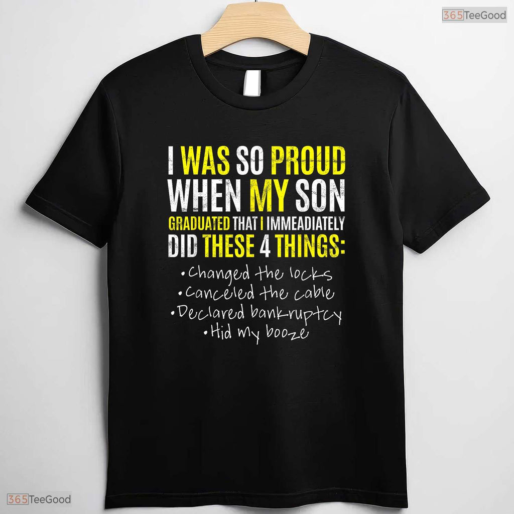 Proud Mom And Dad Of A College Graduate Funny University Ceremony Family T-Shirt