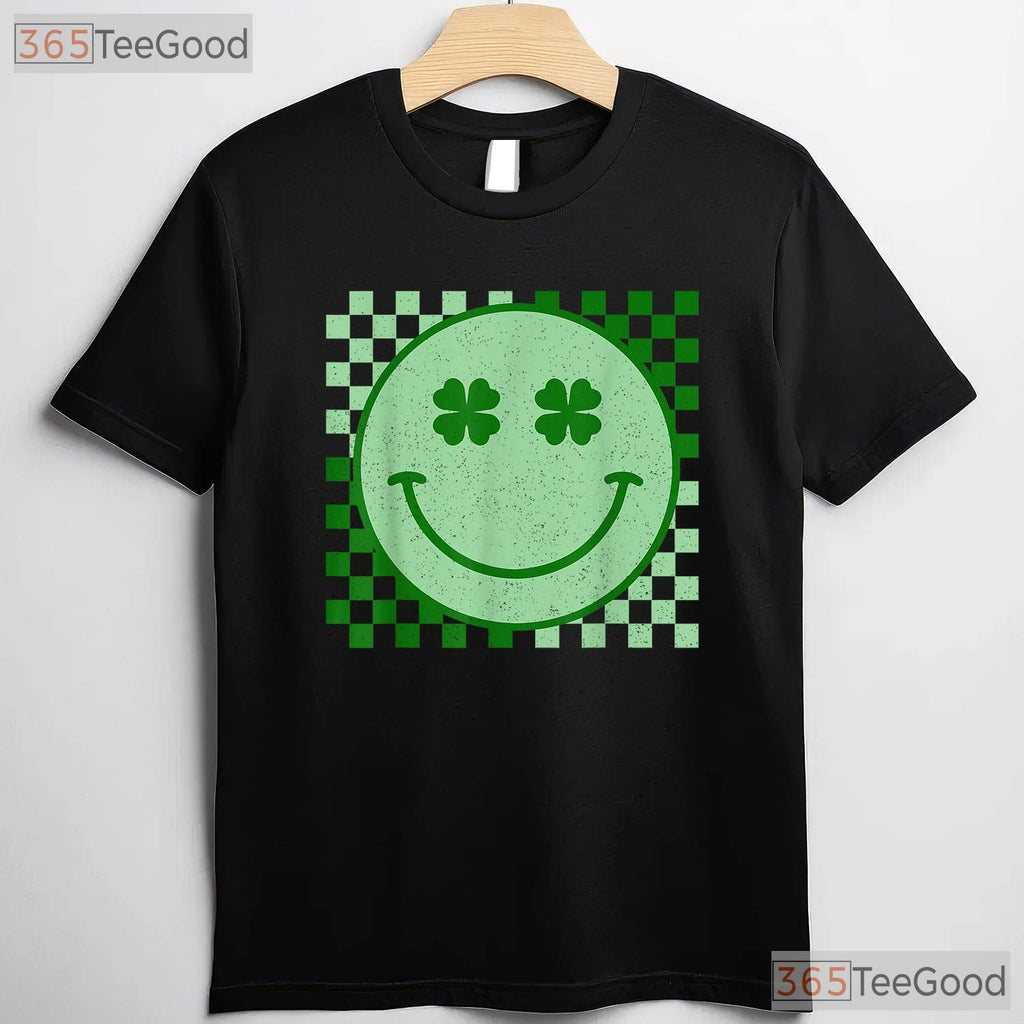 Retro Groovy Smiley Face St Patricks Day T-Shirt Hippie Shamrock Happy Tee