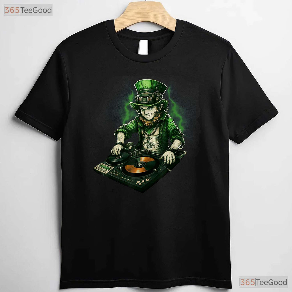Irish Leprechaun DJ Turntable St Patricks Day T-Shirt Music Lover Club Tee