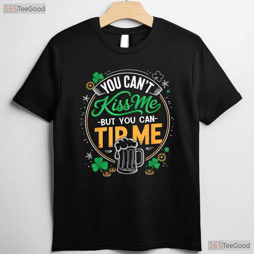 Vintage Shamrock Waitress Bartender St Patricks Day T-Shirt Server Crew