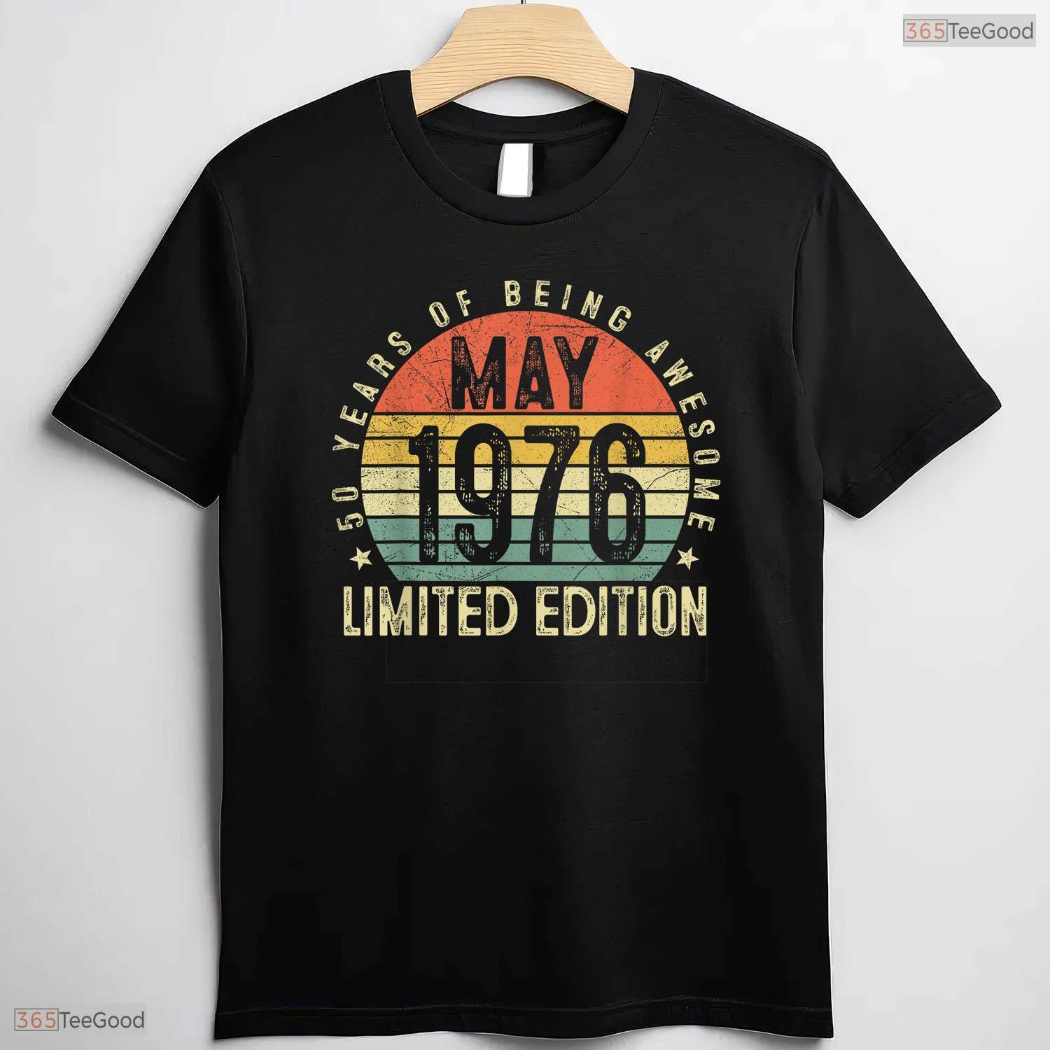 50 Year Old Vintage Born In May 1976 50th Birthday Classic Apparel T-Shirt