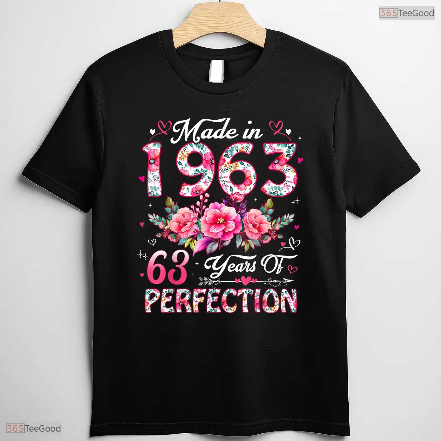 Beautiful 63 Year Old Made In 1963 Floral 63rd May Birthday Women Graphic T-Shirt