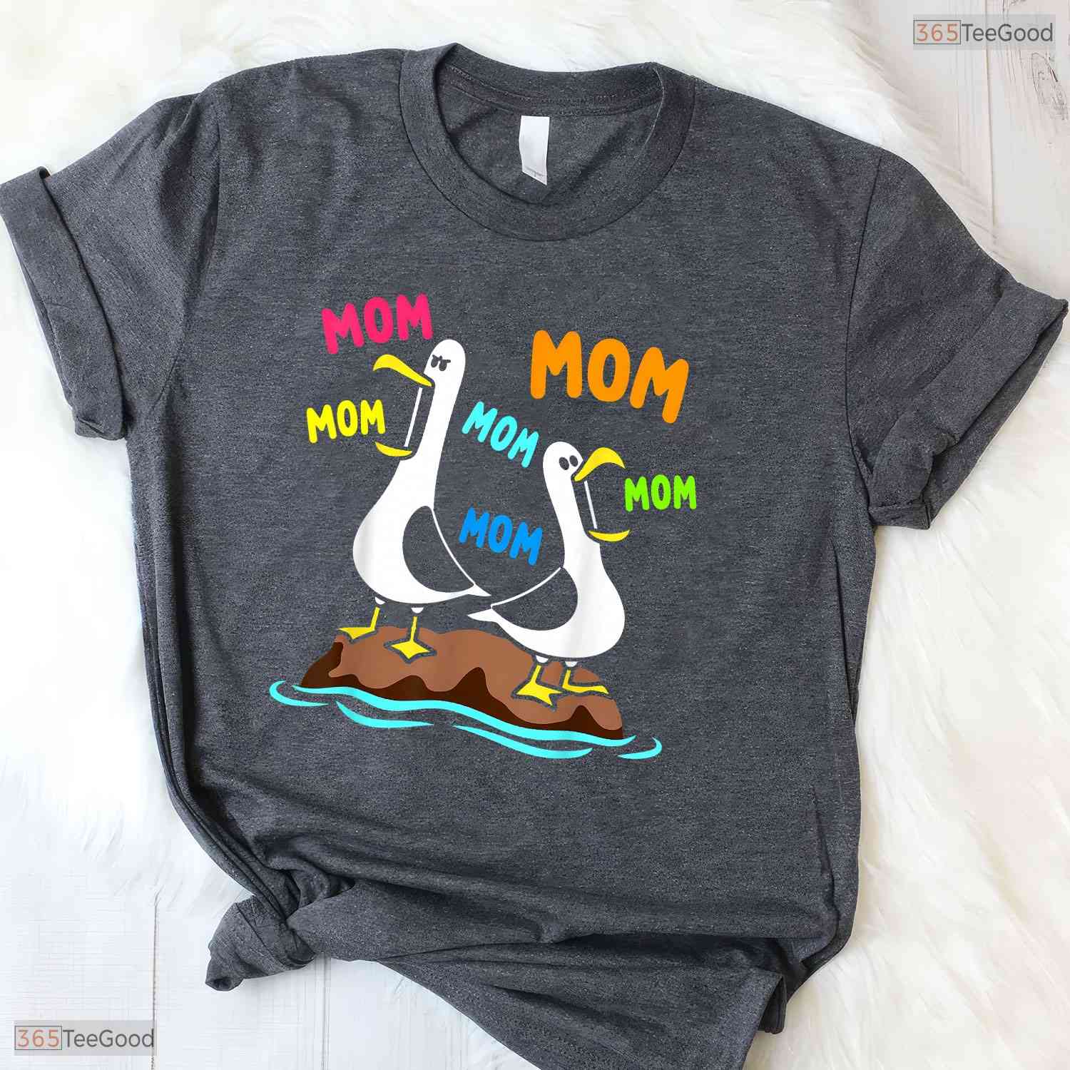 Funny Mama Seagull Mothers Day Humor T-Shirt Best Animal Lover Mom Gift Idea
