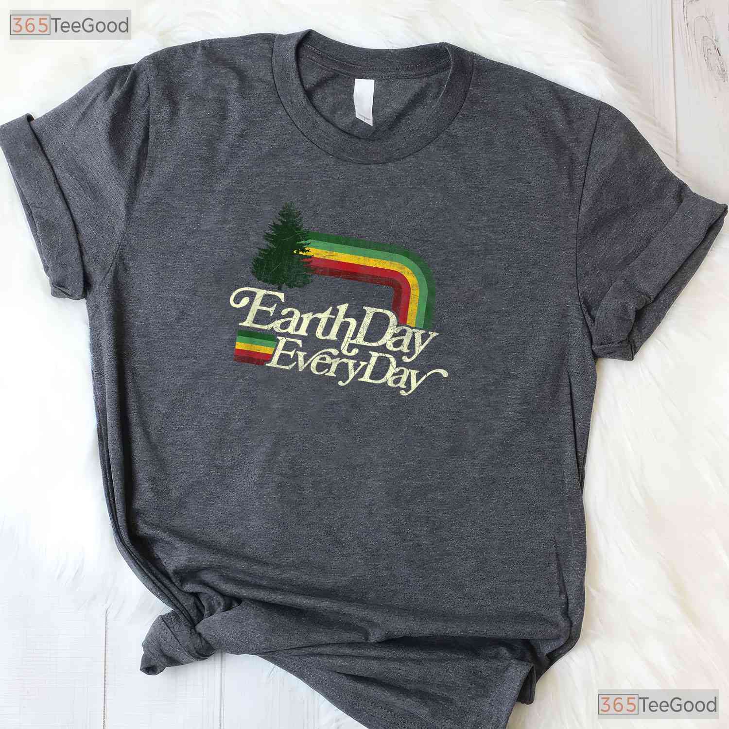 Cute Earth Day Everyday Retro Vintage T-Shirt 70s Style Distressed Planet Graphic