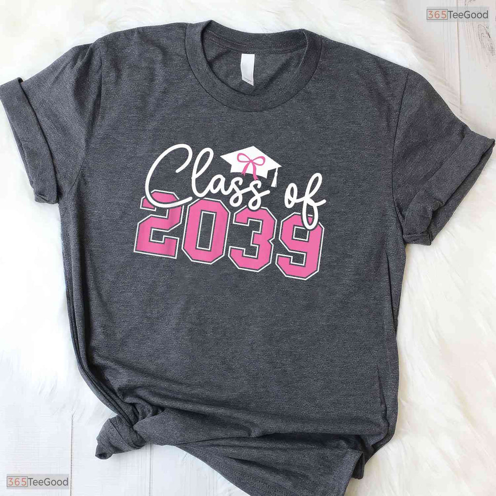 Trendy Class Of 2039 Grow With Me Graduation Pink Bow Girls Photo T-Shirt