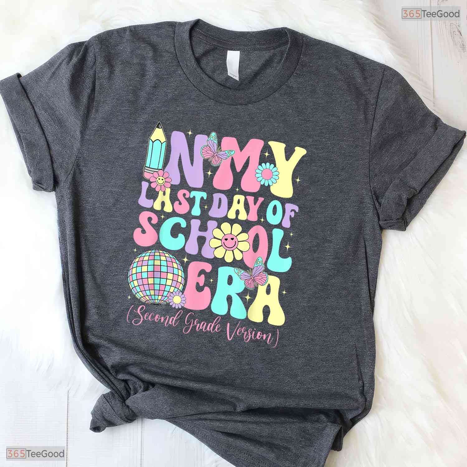 Retro Groovy In My Last Day Of School Era Second Grade Graduation Kids T-Shirt
