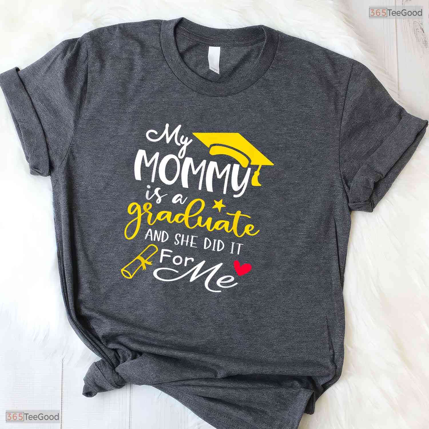 Cute My Mommy Did It Graduated Mom Proud Children Graduation Family Joy T-Shirt