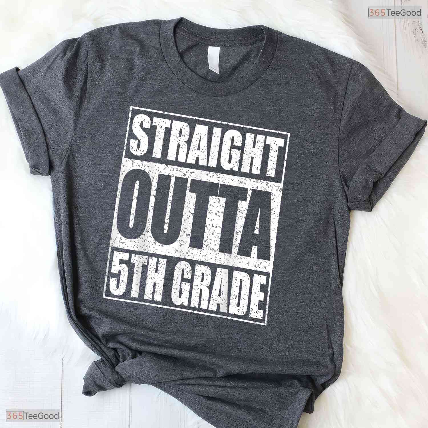 Straight Outta 5th Grade Boys Girls Elementary School Graduation T-Shirt