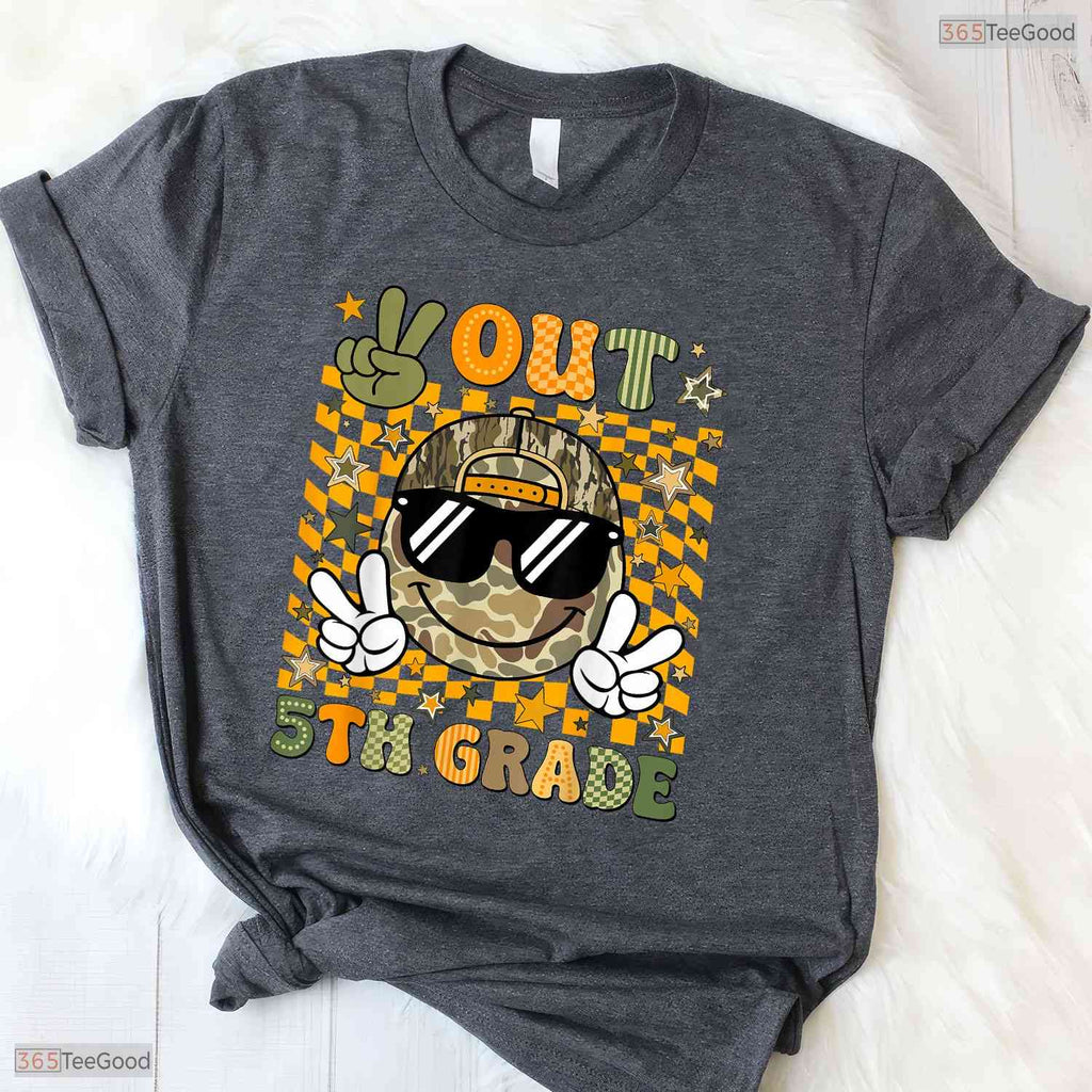 Peace Out 5th Grade Camo Last Day Of School Elementary Boys Graduation T-Shirt