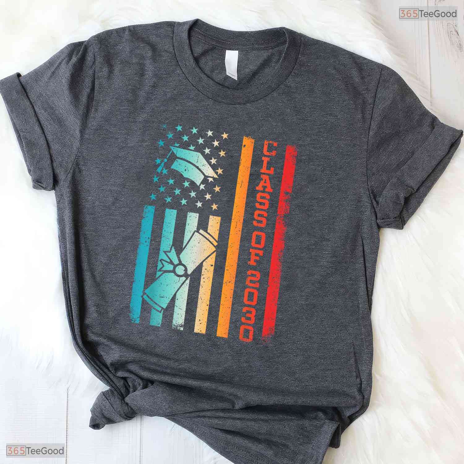 Vintage Class Of 2030 Graduation Back To School USA Flag Patriotic Youth T-Shirt