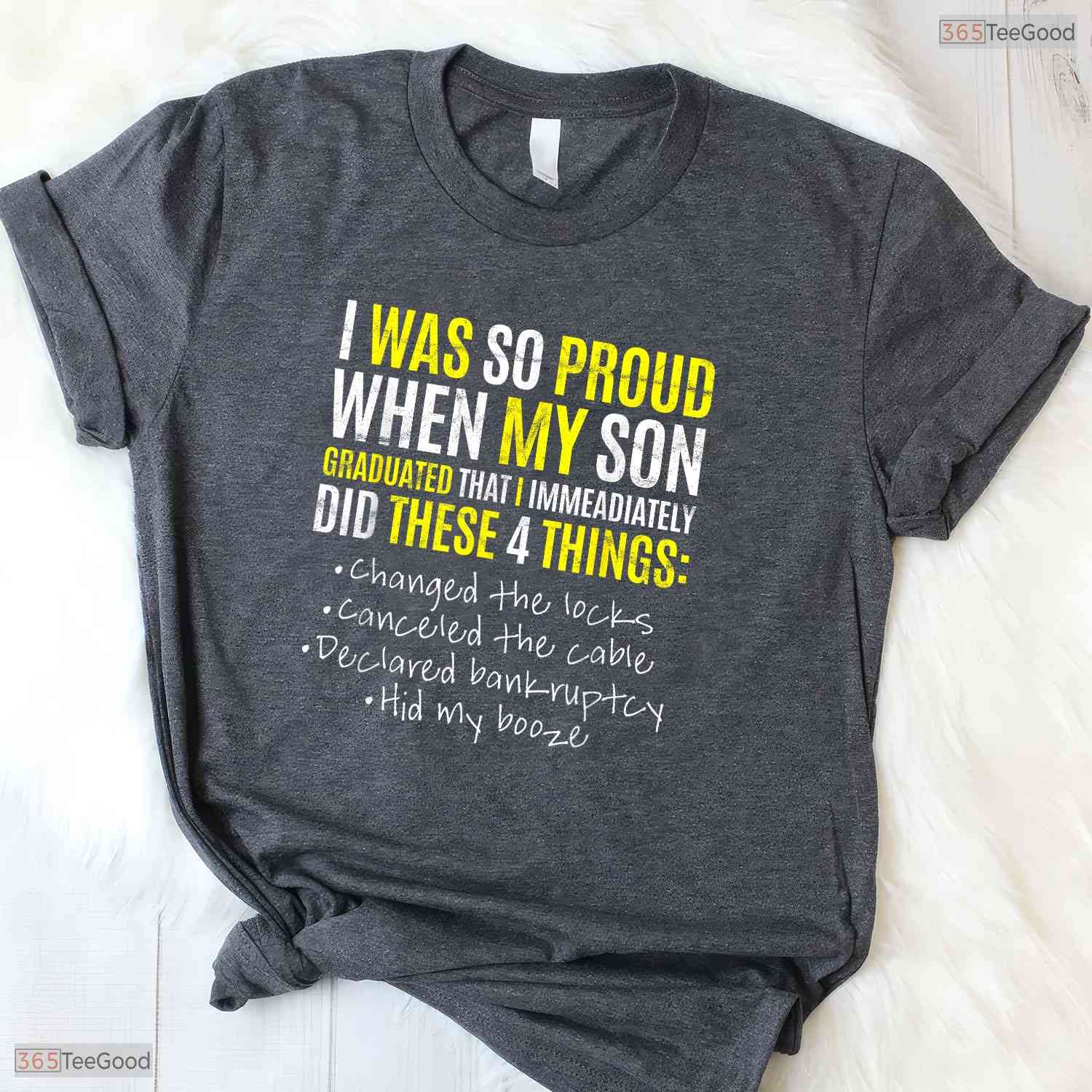 Proud Mom And Dad Of A College Graduate Funny University Ceremony Family T-Shirt