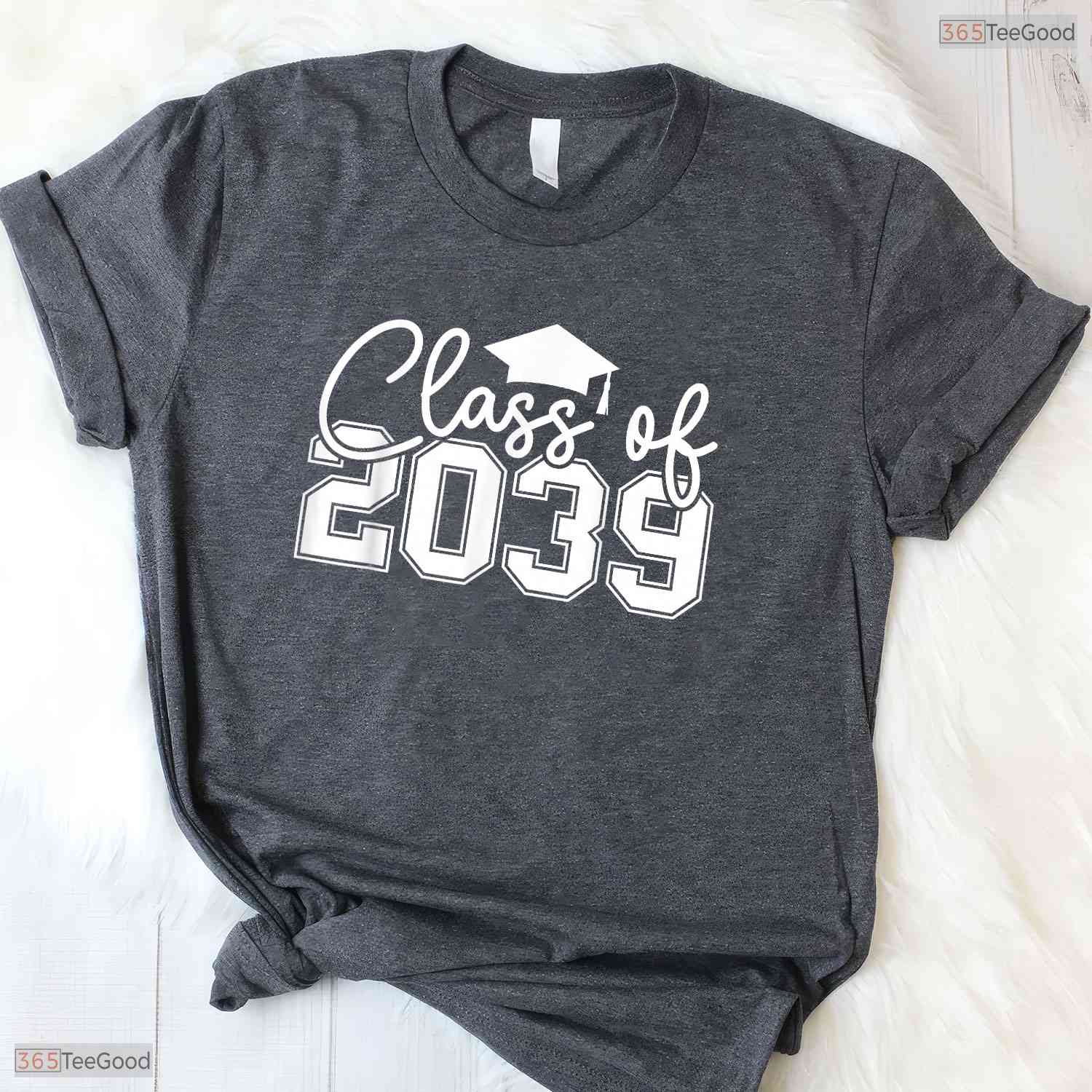 Class Of 2039 Grow With Me Funny Preschool To High School Graduation T-Shirt