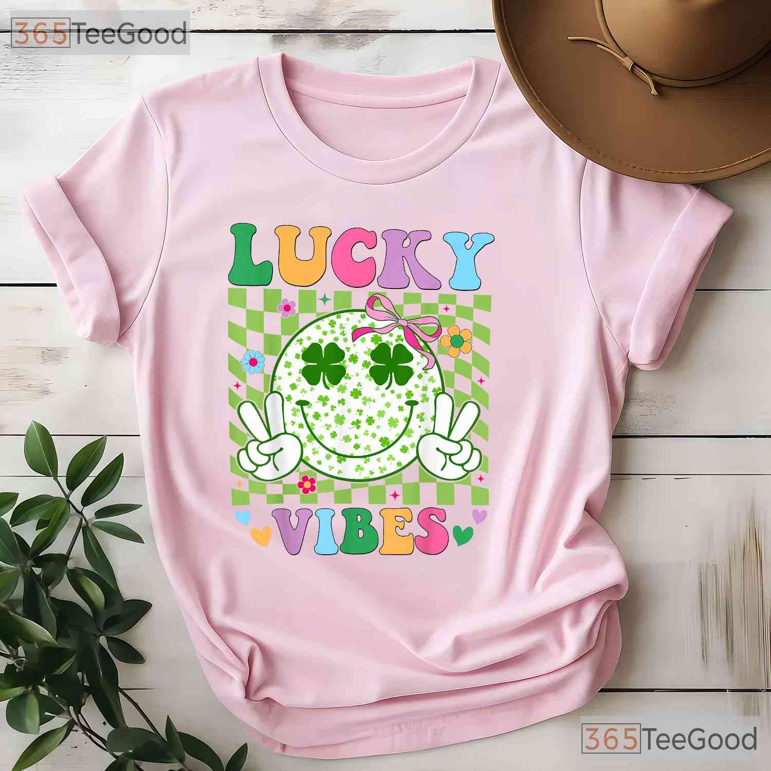 Groovy Lucky Vibes Shamrock St Patricks Day T-Shirt Retro Women Girls