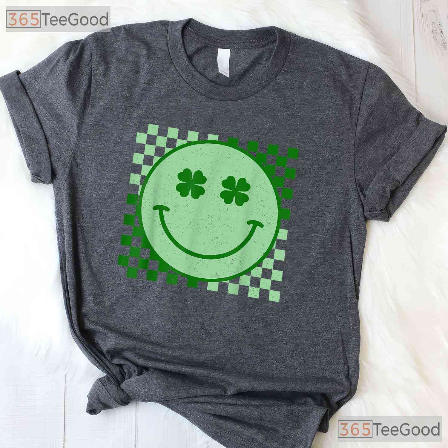 Retro Groovy Smiley Face St Patricks Day T-Shirt Hippie Shamrock Happy Tee