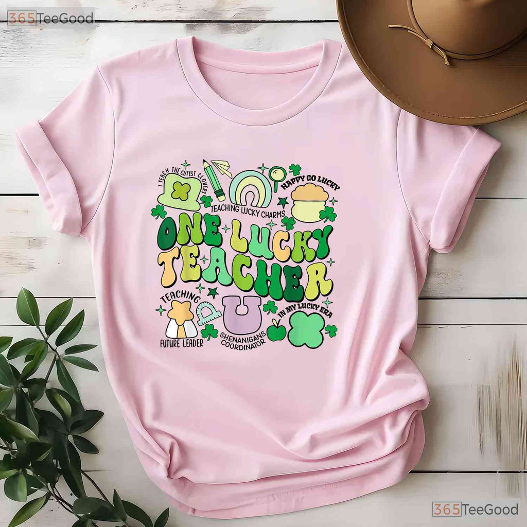 One Lucky Teacher Era St Patricks Day T-Shirt Retro Groovy School Faculty