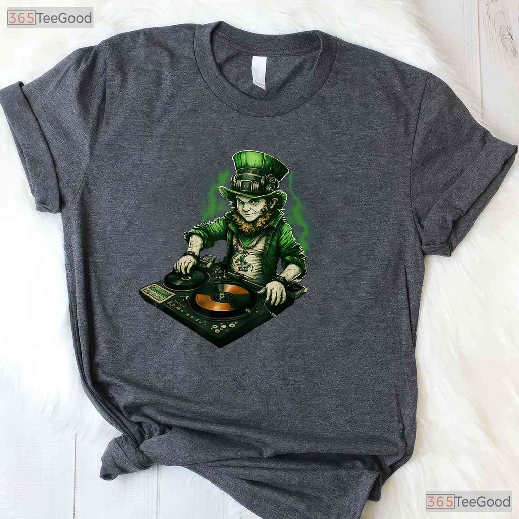 Irish Leprechaun DJ Turntable St Patricks Day T-Shirt Music Lover Club Tee