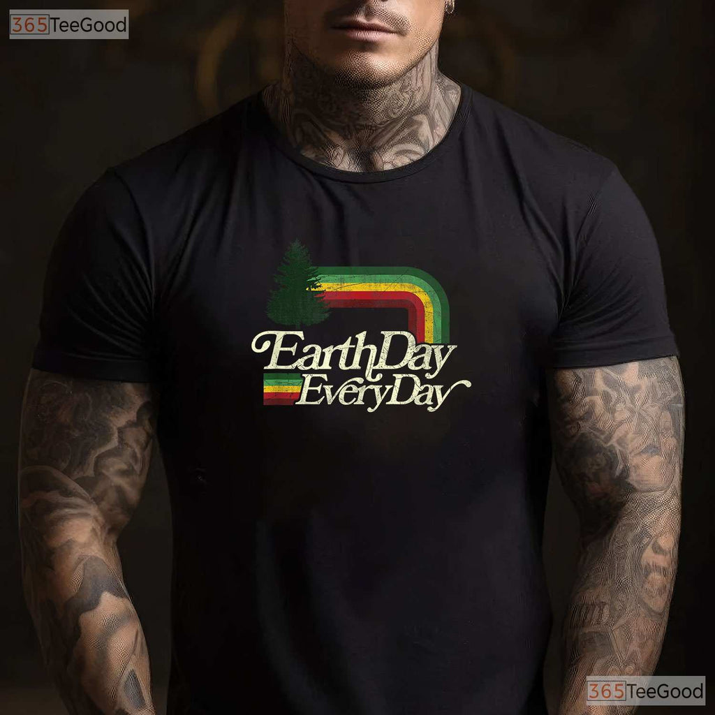 Cute Earth Day Everyday Retro Vintage T-Shirt 70s Style Distressed Planet Graphic