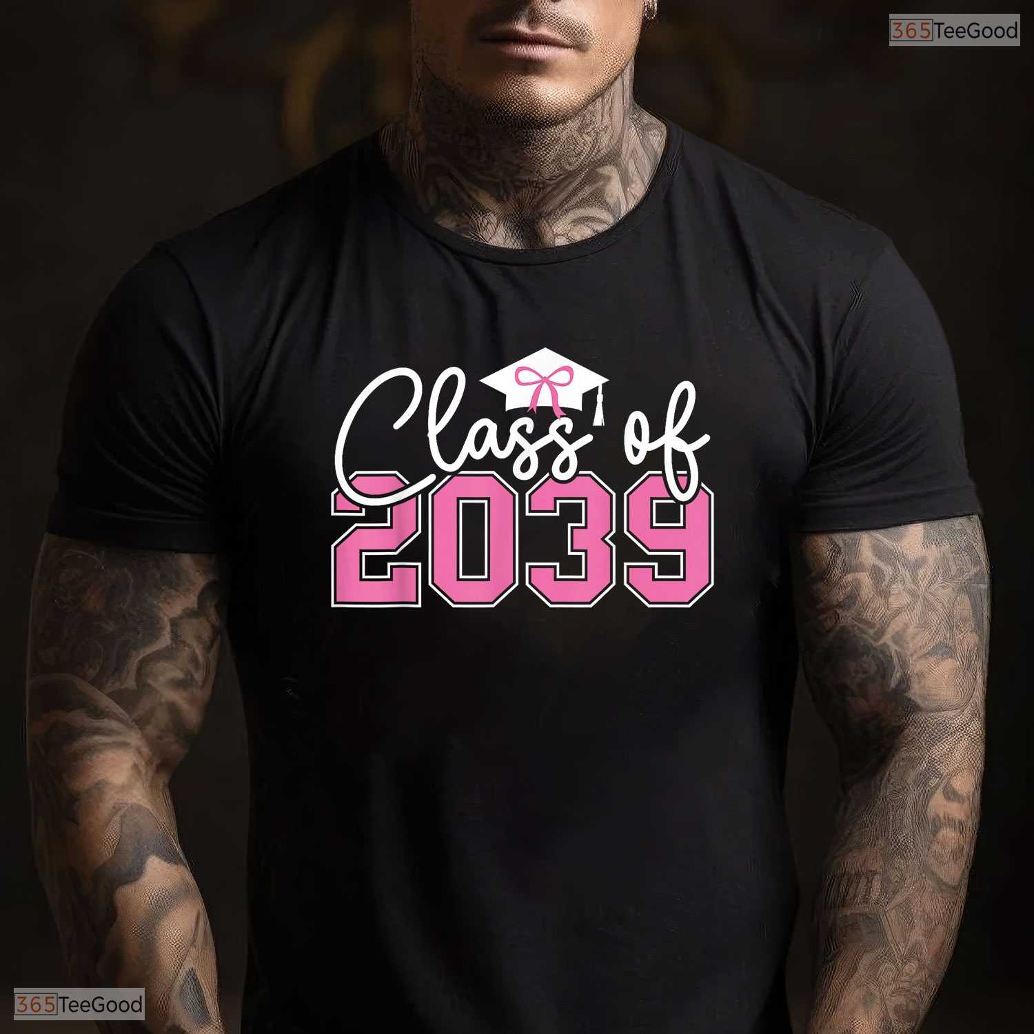 Trendy Class Of 2039 Grow With Me Graduation Pink Bow Girls Photo T-Shirt