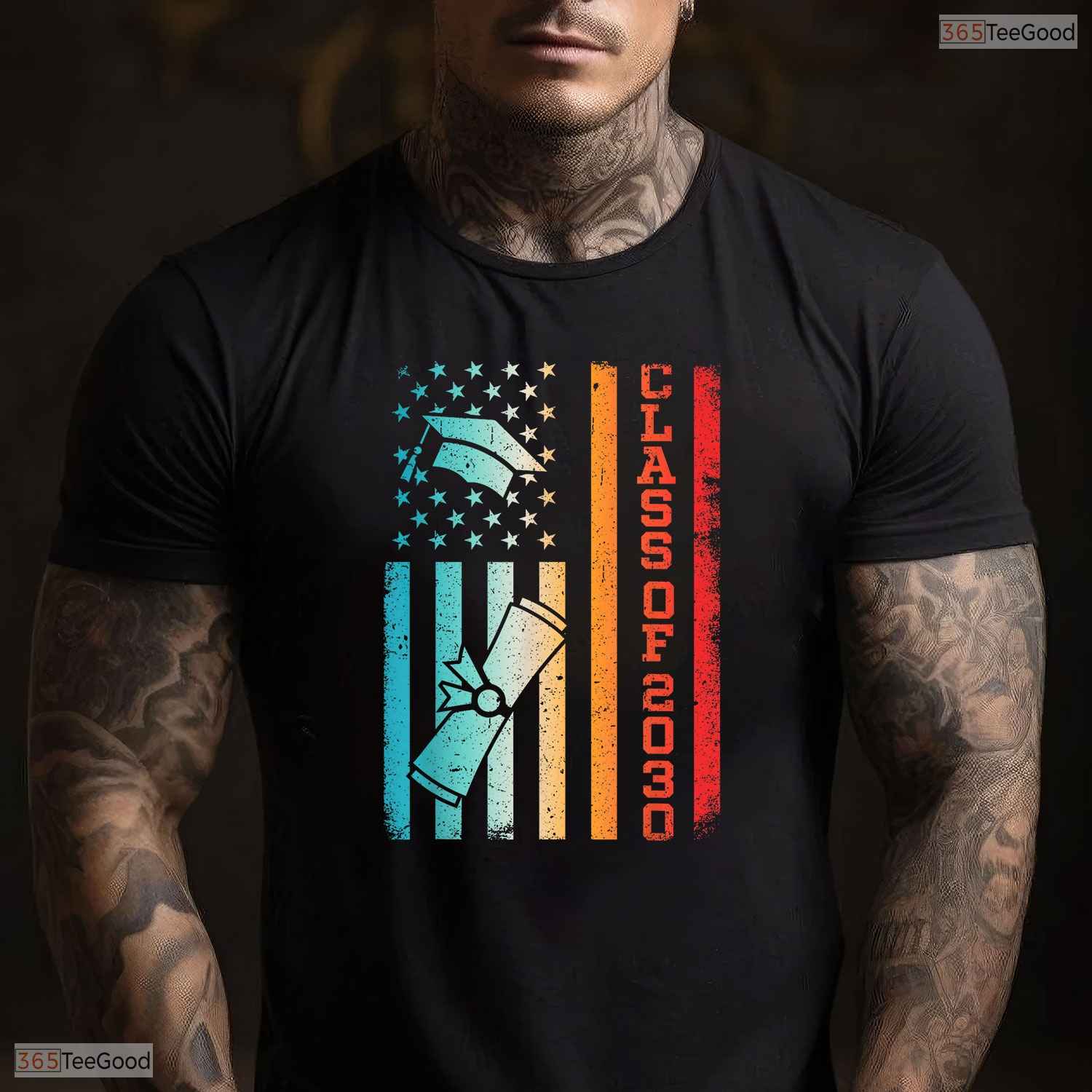 Vintage Class Of 2030 Graduation Back To School USA Flag Patriotic Youth T-Shirt