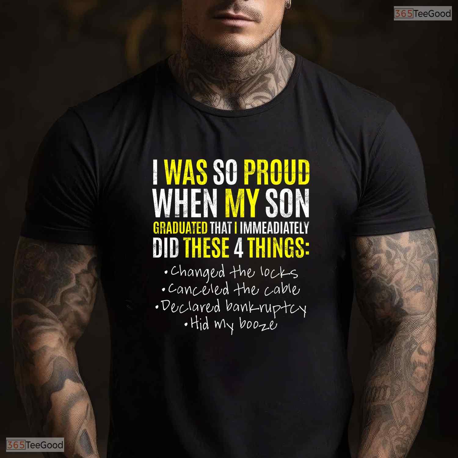 Proud Mom And Dad Of A College Graduate Funny University Ceremony Family T-Shirt