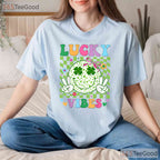 Groovy Lucky Vibes Shamrock St Patricks Day T-Shirt Retro Women Girls