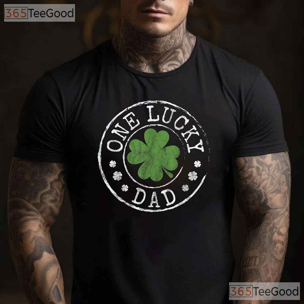 One Lucky Dad Shamrock St Patricks Day T-Shirt Funny Irish Papa Gift Tee