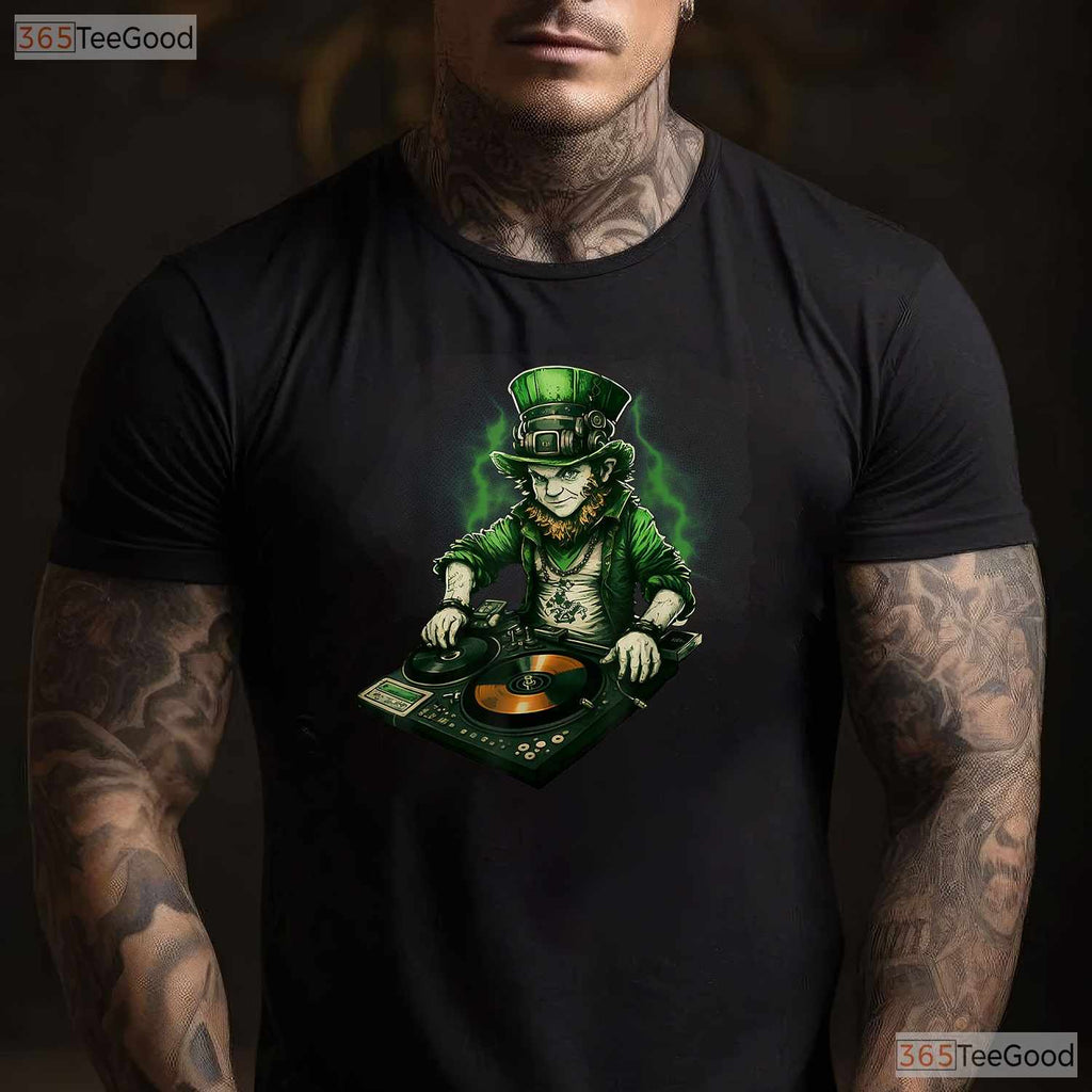 Irish Leprechaun DJ Turntable St Patricks Day T-Shirt Music Lover Club Tee