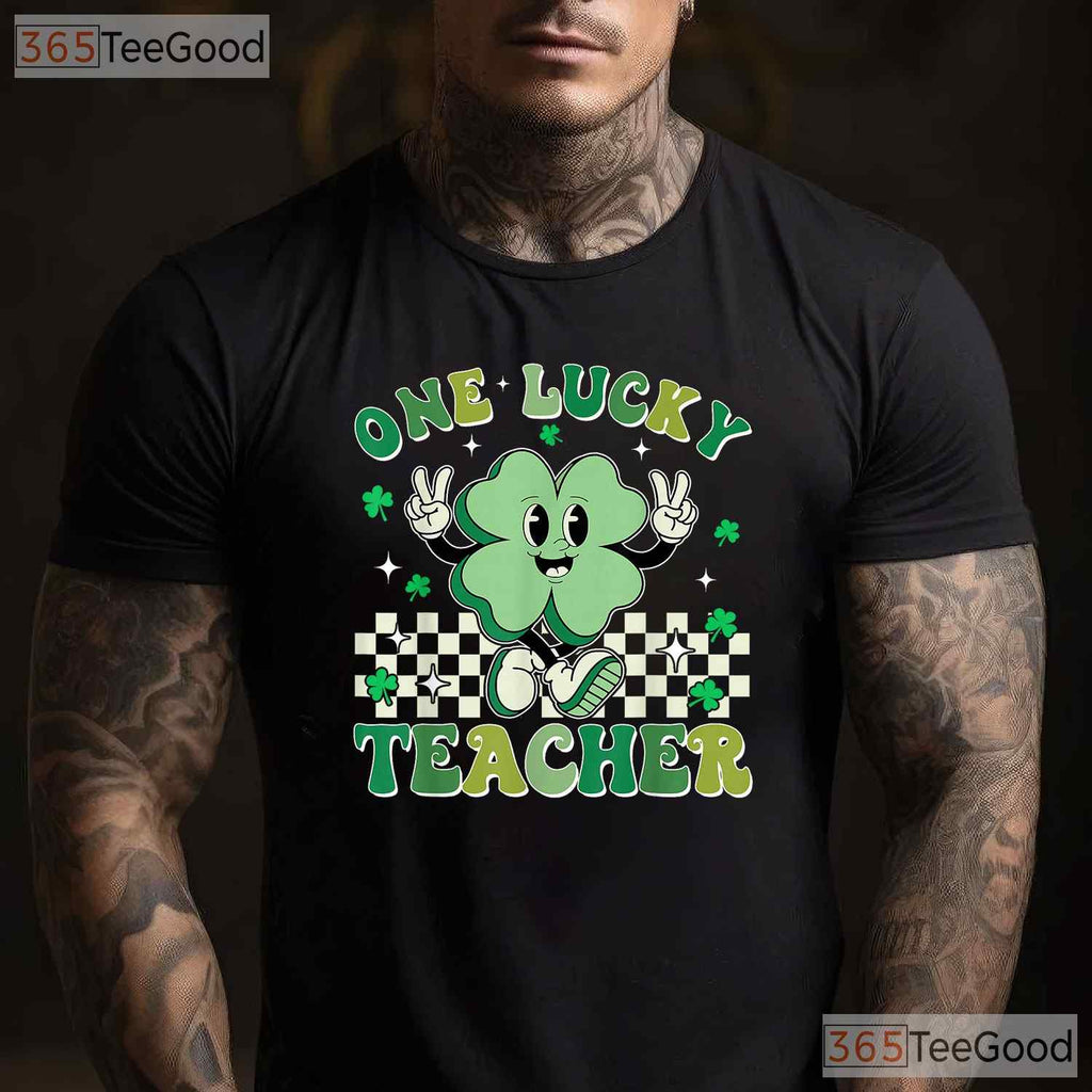 Retro Groovy One Lucky Teacher St Patricks Day T-Shirt Smiley Face School