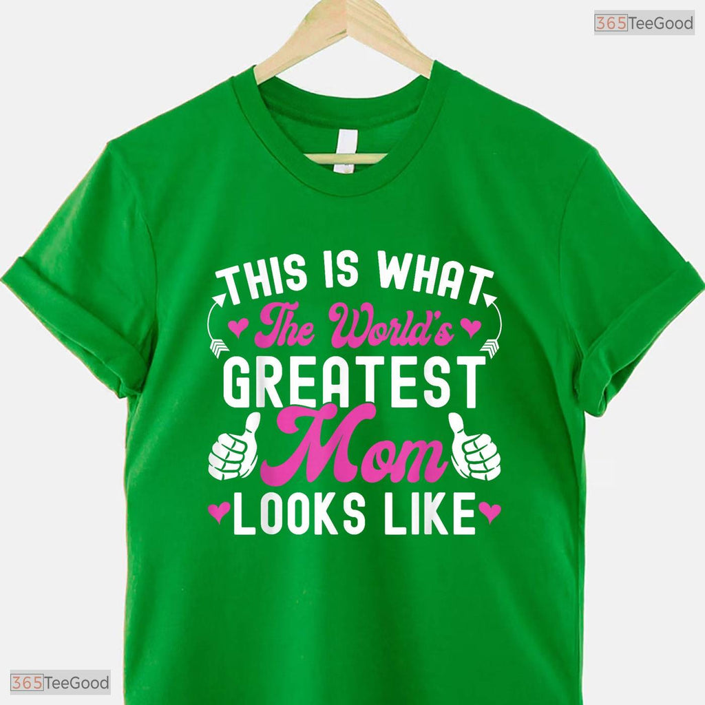 This Is What The Worlds Greatest Mom Looks Like Mothers Day T-Shirt Gift Idea