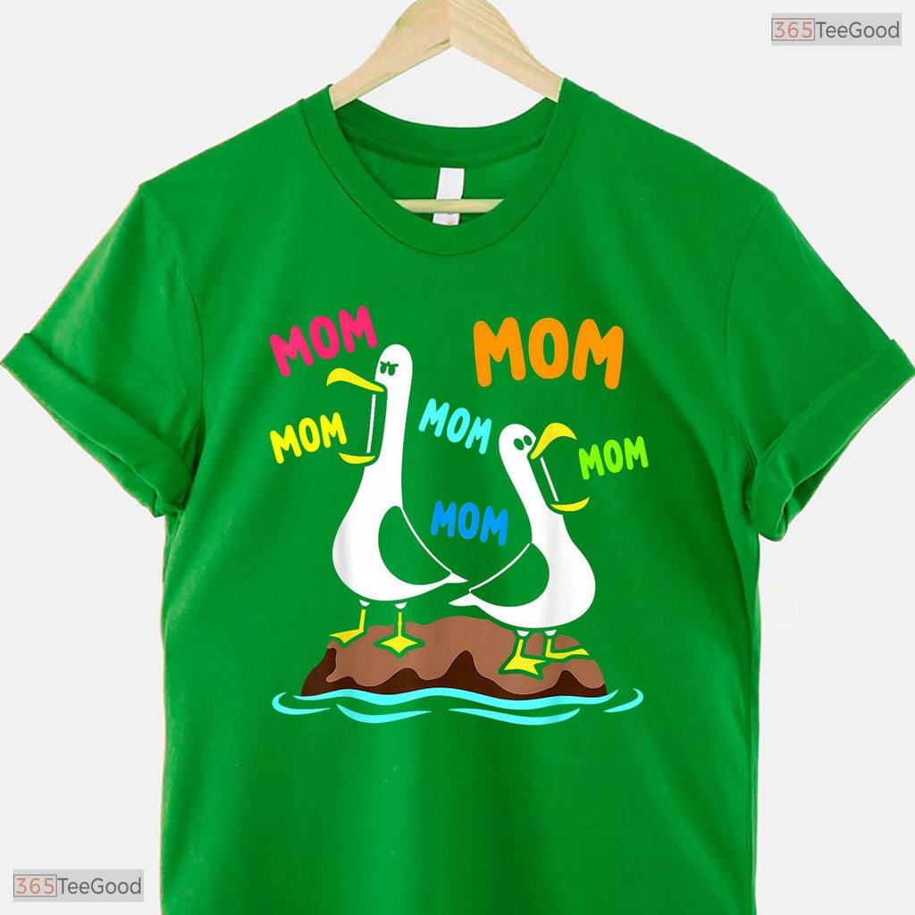 Funny Mama Seagull Mothers Day Humor T-Shirt Best Animal Lover Mom Gift Idea