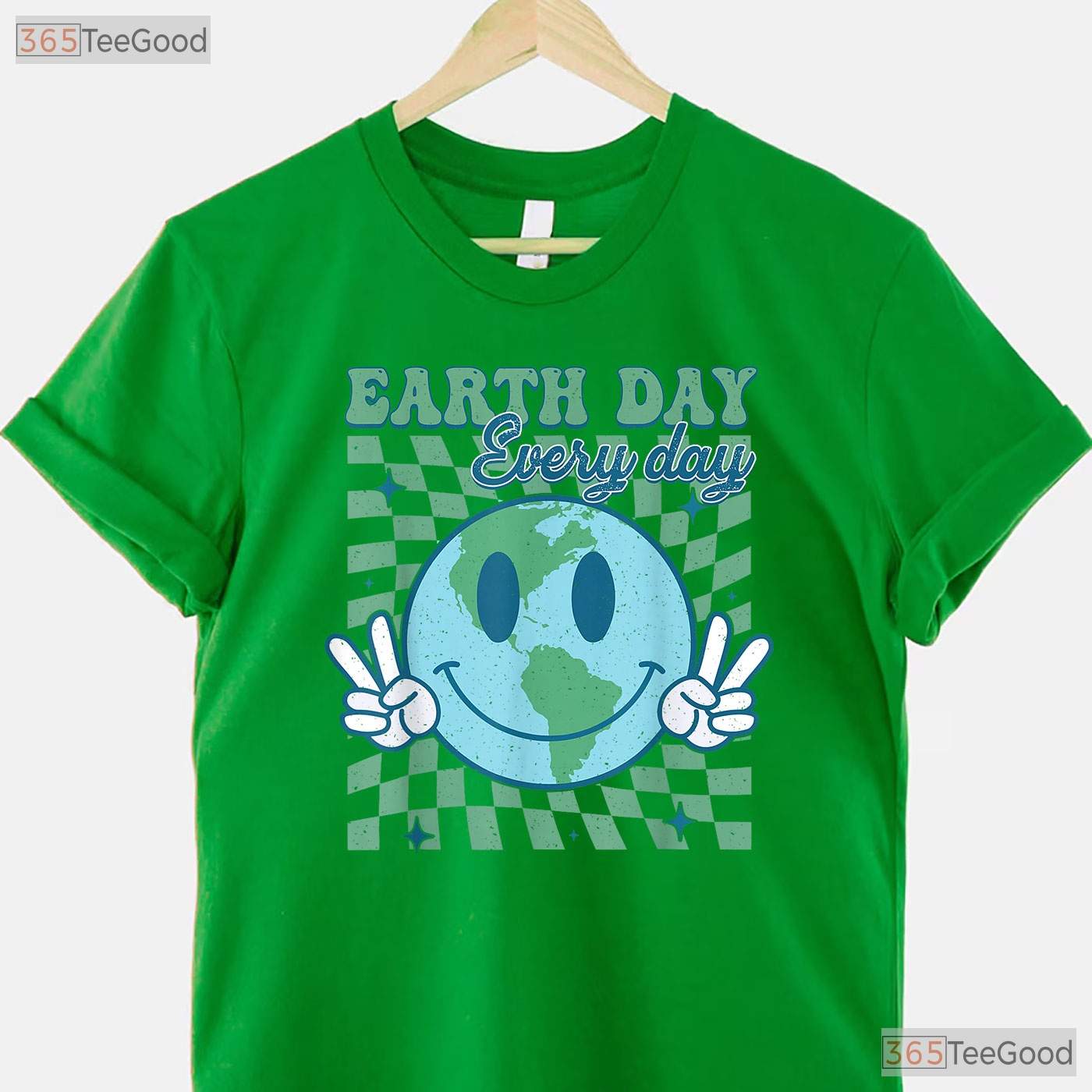 Earth Day Everyday Smiley Face T-Shirt Hippie Planet Anniversary Retro 70s Graphic