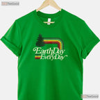 Cute Earth Day Everyday Retro Vintage T-Shirt 70s Style Distressed Planet Graphic
