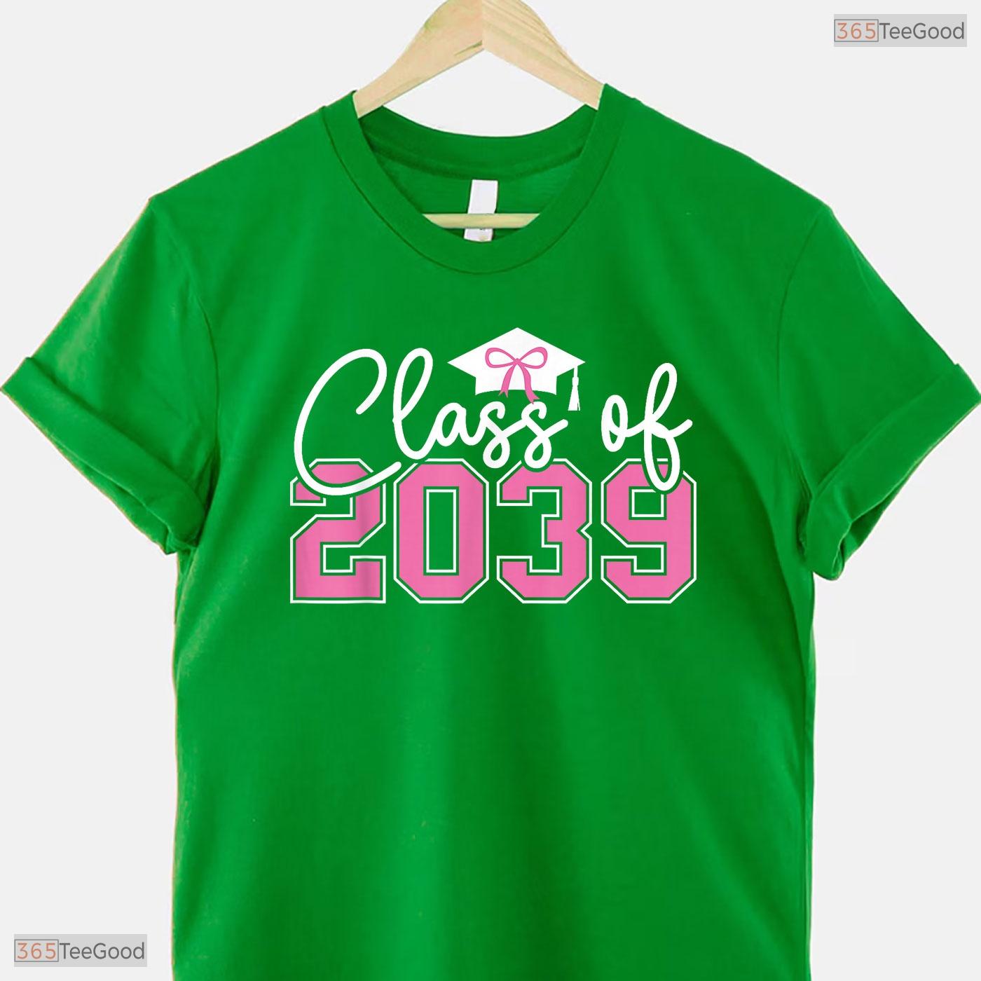 Trendy Class Of 2039 Grow With Me Graduation Pink Bow Girls Photo T-Shirt