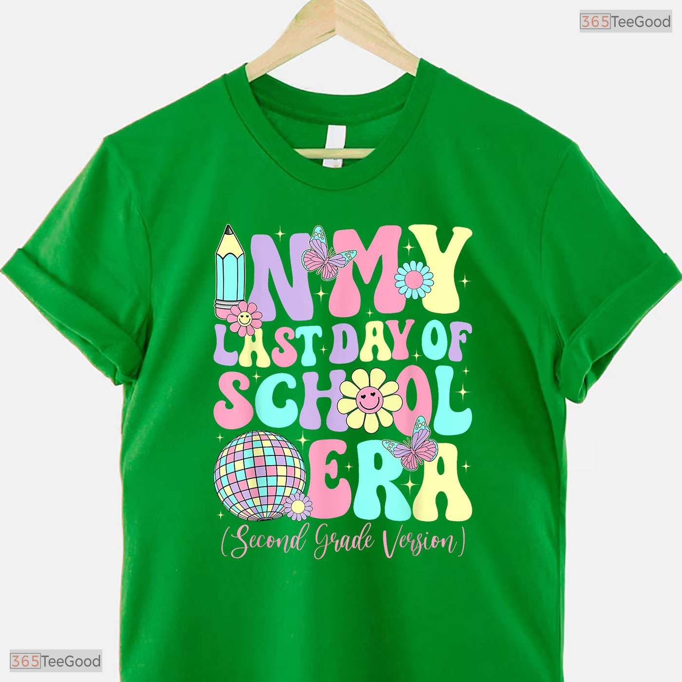 Retro Groovy In My Last Day Of School Era Second Grade Graduation Kids T-Shirt