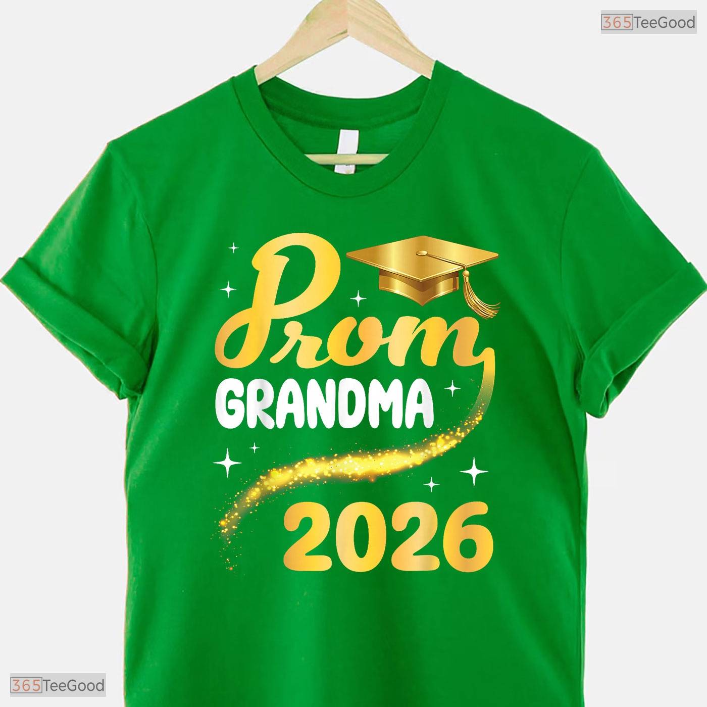 Proud Grandma Of A 2026 Senior Graduate High School Gold Cap Celebration T-Shirt