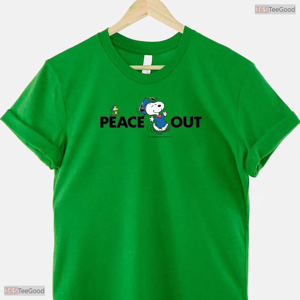 Retro Comic Dog Peace Out Class Of 2026 Graduate Cute Cartoon Animal T-Shirt