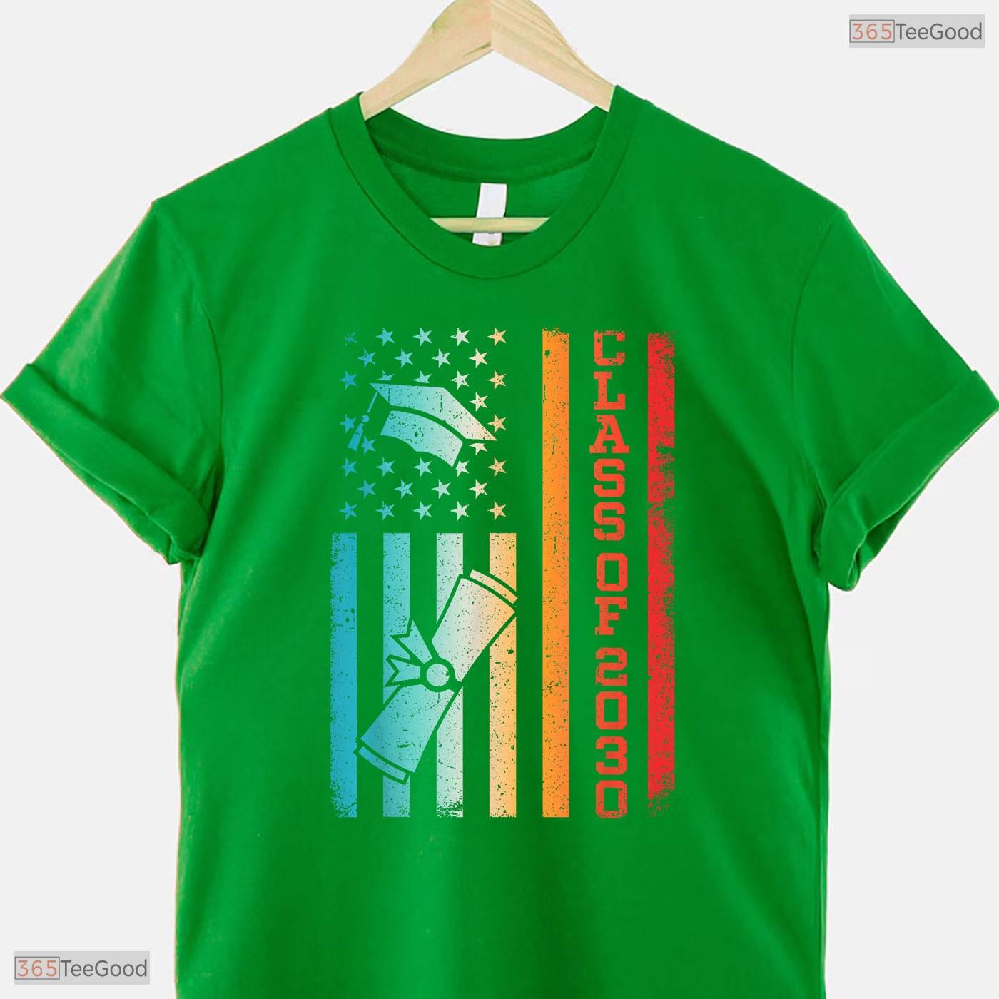 Vintage Class Of 2030 Graduation Back To School USA Flag Patriotic Youth T-Shirt