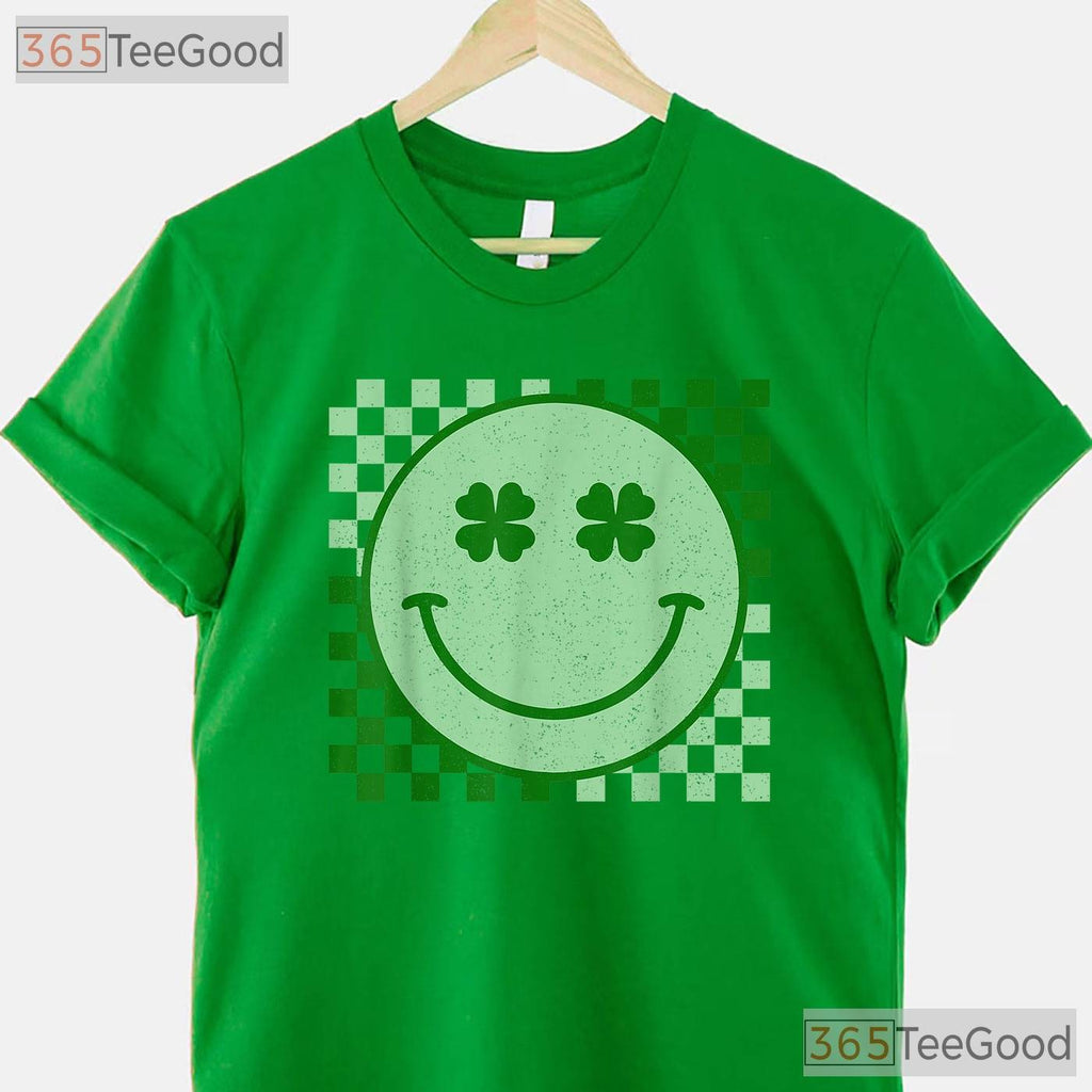 Retro Groovy Smiley Face St Patricks Day T-Shirt Hippie Shamrock Happy Tee