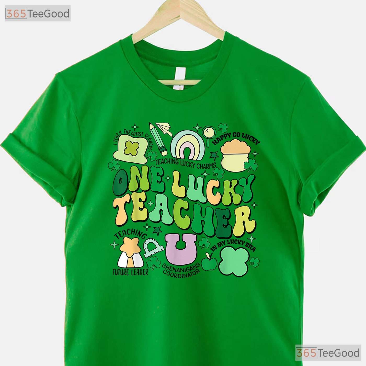 One Lucky Teacher Era St Patricks Day T-Shirt Retro Groovy School Faculty